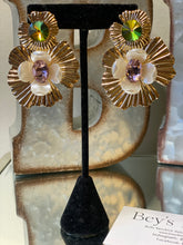 Load image into Gallery viewer, Wealth 3D Lily