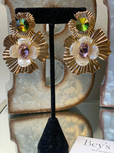 Load image into Gallery viewer, Wealth 3D Lily